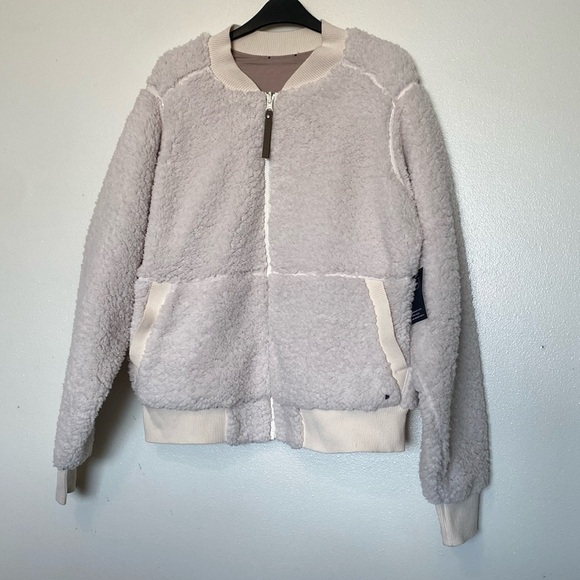PRANA POLAR ESCAPE REVERSIBLE BOMBER JACKET in cream sherpa with pockets… - Picture 3 of 16